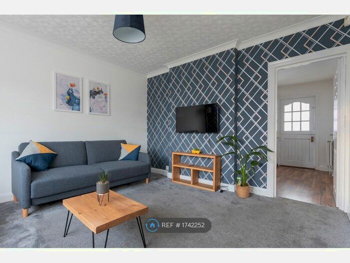 3 Bedroom Semi-Detached House To Rent In Oldroyds Crescent, Leeds, LS11