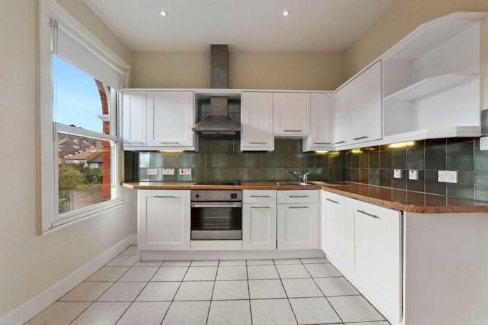 1 Bedroom Apartment To Rent In Causton Road, London, N6