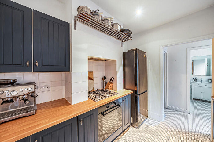 2 Bedroom Cottage For Sale In West Street, Carshalton, SM5