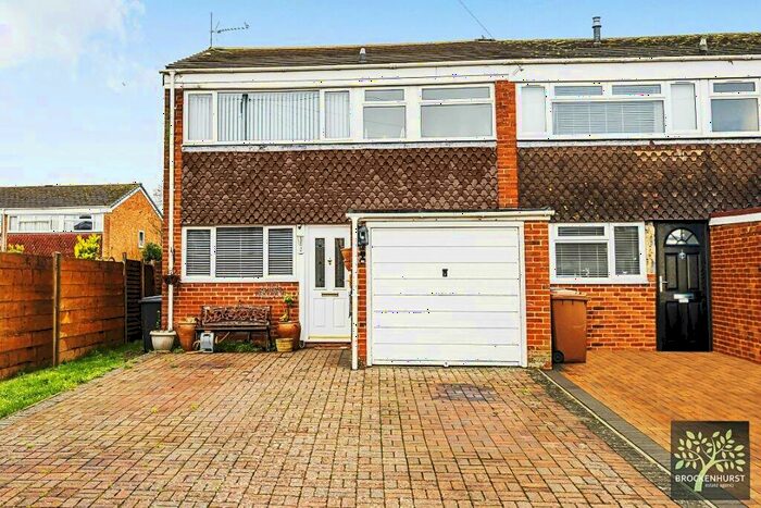 3 Bedroom End Of Terrace House For Sale In Gallaghers Mead, Andover, SP10