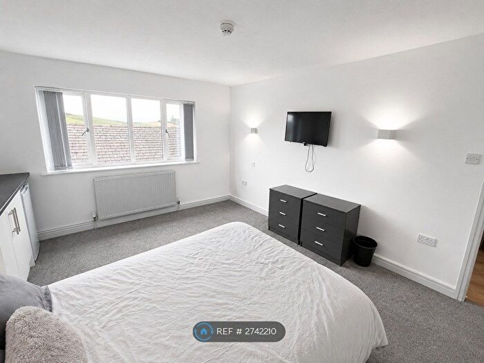 1 Bedroom Flat To Rent In Rochdale Road, Oldham, OL3