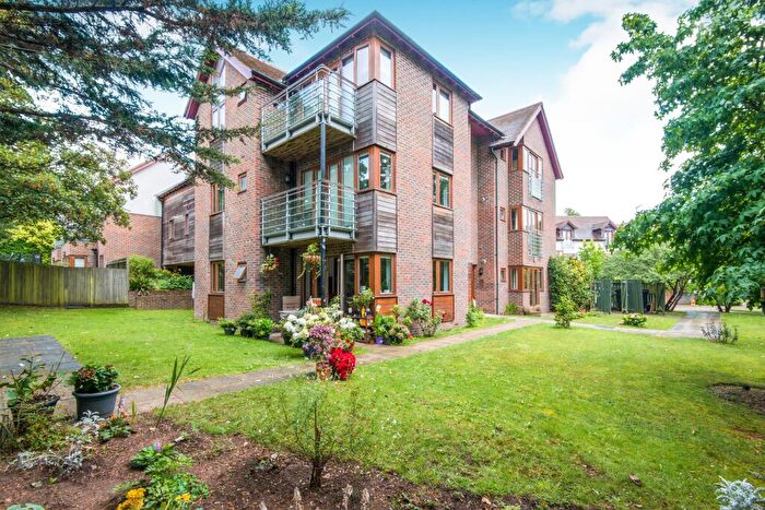 2 Bedroom Flat To Rent In Edwards Close, Kings Worthy, Winchester, SO23