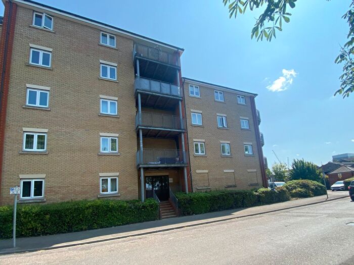 2 Bedroom Flat To Rent In Thames Road, Grays, RM17