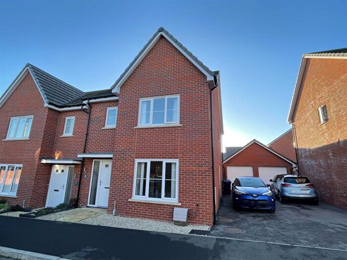 3 Bedroom Semi Detached House For Sale In Campbell Vale, Longhedge, Salisbury, SP4