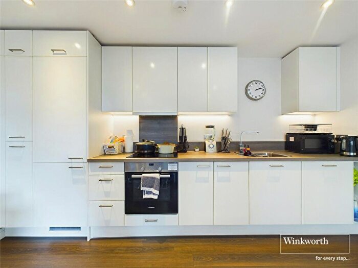 1 Bedroom Apartment For Sale In Drake Way, Reading, Berkshire, RG2