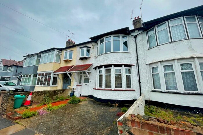 1 Bedroom Flat To Rent In Crowborough Road, SS2