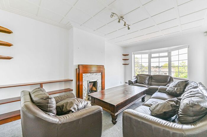 3 Bedroom Flat For Sale In Brighton Road, Sutton, SM2