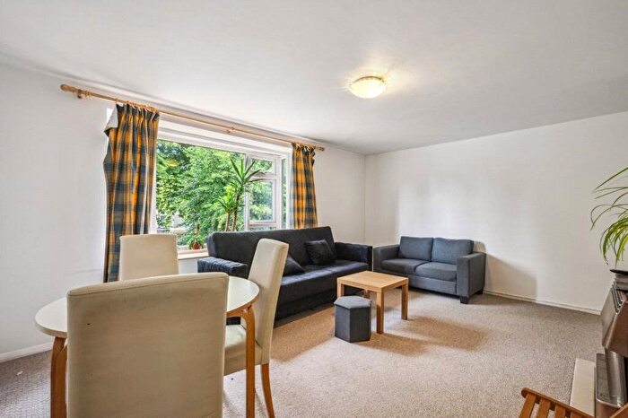 2 Bedroom Flat For Sale In Portinscale Road, London, SW15