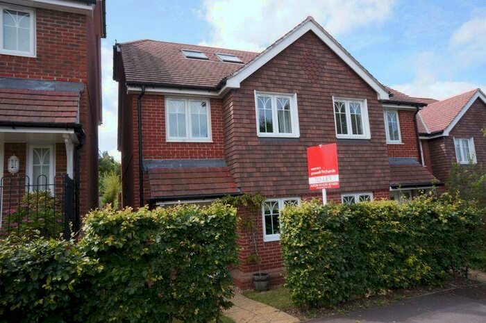 3 Bedroom Town House To Rent In Alton, GU34