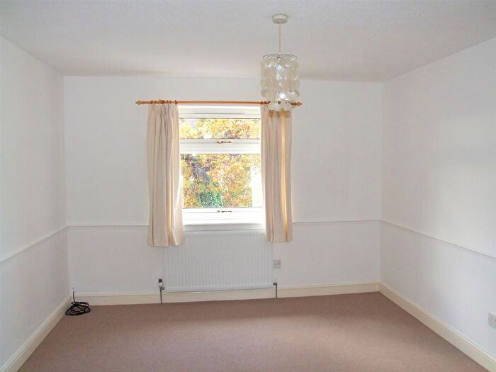 1 Bedroom Town House To Rent In Gartrice Gardens, Halfway, S20