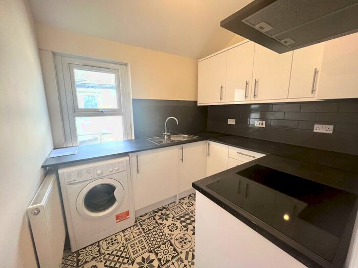 2 Bedroom Apartment To Rent In Despenser Street, Cardiff, CF11