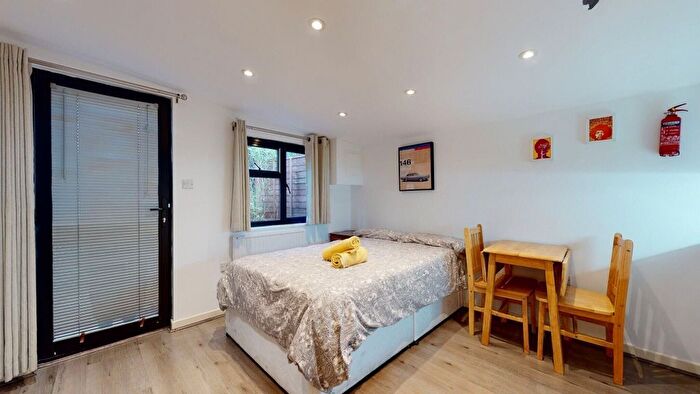Studio To Rent In James Avenue, London, NW2