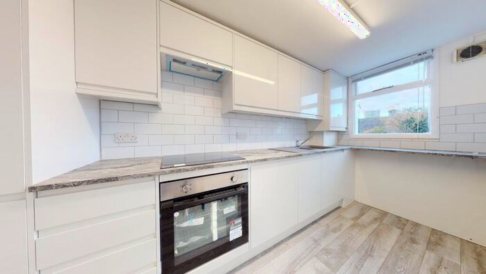 1 Bedroom Flat To Rent In Warleigh Road, BN1