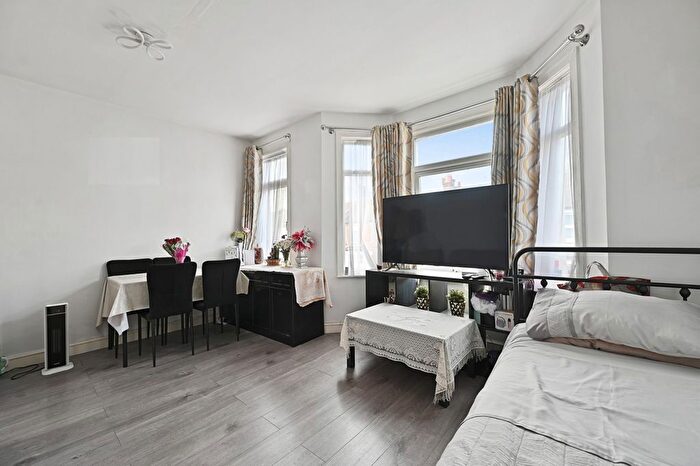 2 Bedroom Flat For Sale In Graham Road, Harrow Wealdstone, Middlesex, HA3