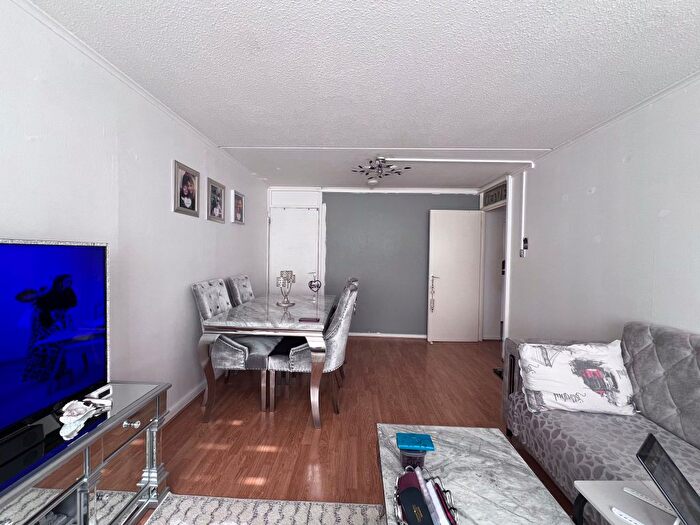 2 Bedroom Flat For Sale In Griffin Road, London, N17