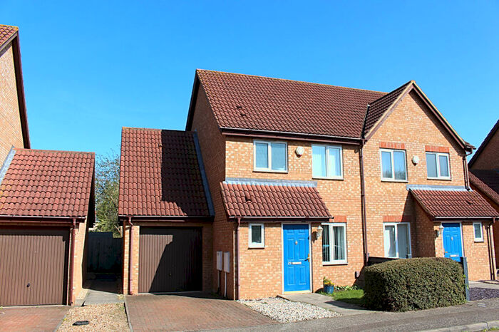 3 Bedroom Semi-Detached House To Rent In Betts Close, Godmanchester, Huntingdon, PE29