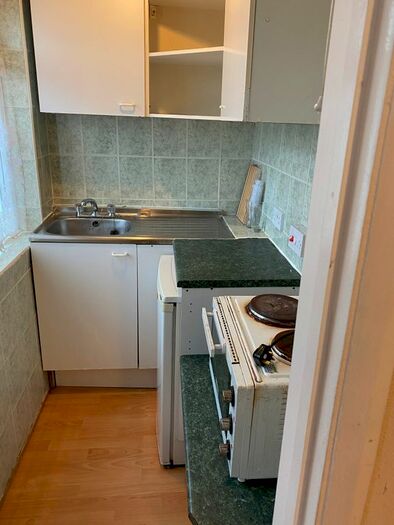Studio To Rent In Rugby Close, Harrow, HA1