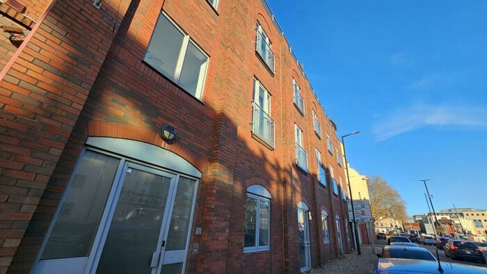 2 Bedroom Flat To Rent In Harbours Edge, Hotwell Road, BS8