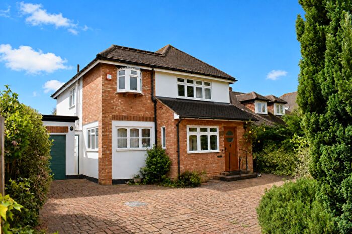 4 Bedroom Detached House For Sale In West Farm Avenue, Ashtead, KT21
