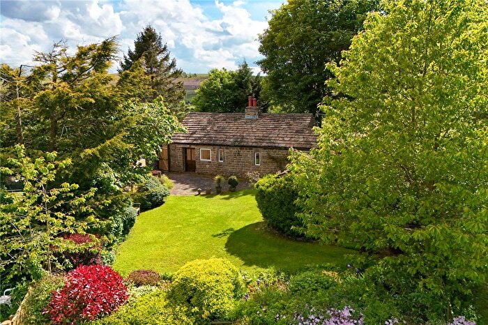 2 Bedroom Bungalow For Sale In Sconce Lane, High Eldwick, Bingley, West Yorkshire, BD16