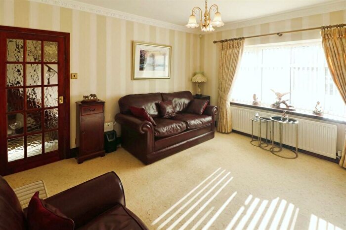 3 Bedroom Detached Bungalow For Sale In Doncaster Road, Darfield, Barnsley, S73
