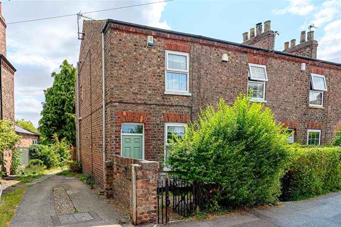 2 Bedroom Cottage For Sale In The Green, Acomb, York, YO26