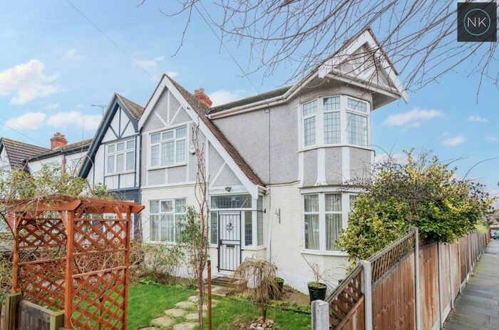 4 Bedroom End Of Terrace House To Rent In Derwent Gardens, Ilford, London, IG4