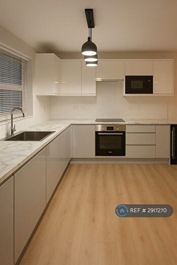 2 Bedroom Flat To Rent In Blackheath, London, SE3