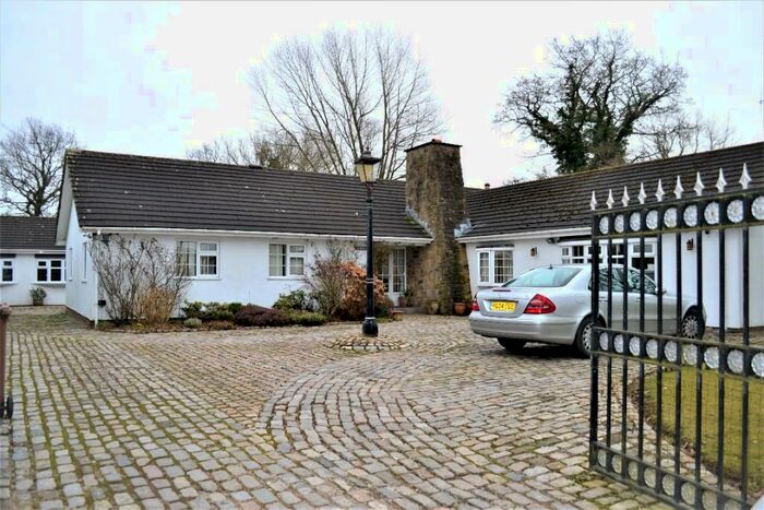 3 Bedroom Detached Bungalow For Sale In Runshaw Lane, PR7