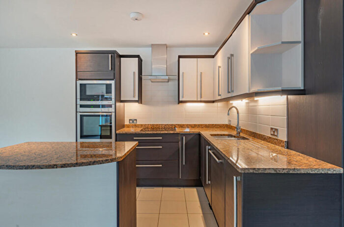 2 Bedroom Flat For Sale In Elwyn Road, Exmouth, Devon, EX8