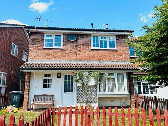 2 Bedroom Property To Rent In Bramley Close, Bristol, BS20