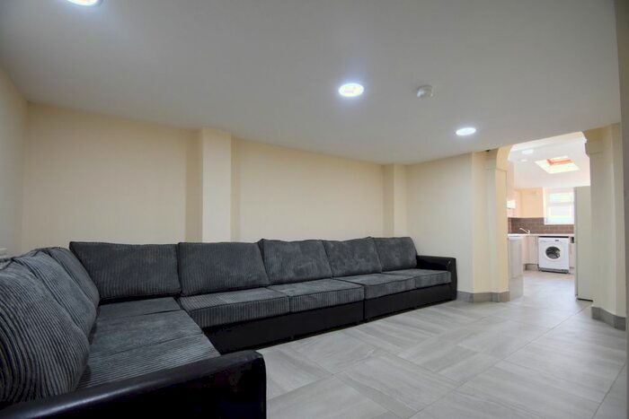 7 Bedroom Terraced House To Rent In Woodville Road, Cathays, CF24