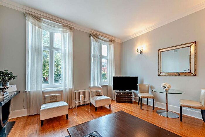 2 Bedroom Flat For Sale In Lennox Gardens, London, SW1X