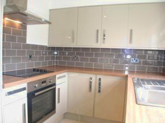 2 Bedroom Flat To Rent In Grosvenor Road, London, E11