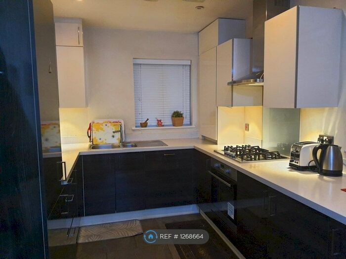 3 Bedroom End Of Terrace House To Rent In Watts Mews, London IG6