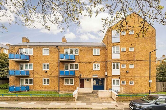 3 Bedroom Flat For Sale In Burbage Close, London Bridge, SE1