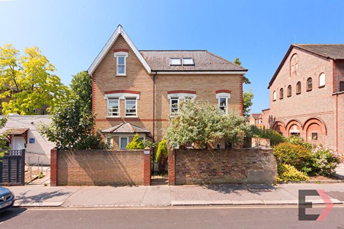 2 Bedroom Flat For Sale In Whitworth Road, London, SE25