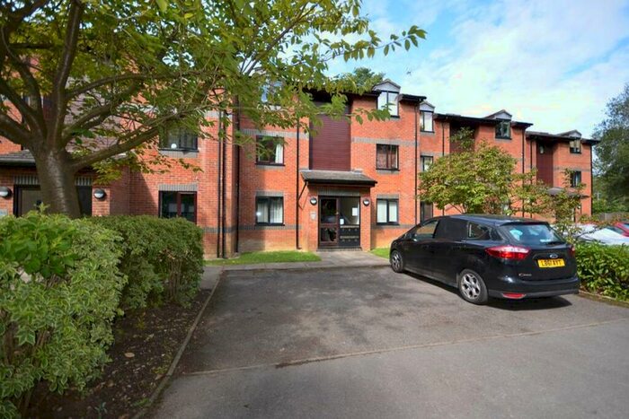 1 Bedroom Apartment To Rent In Maple Court, Wayland Close, RG12