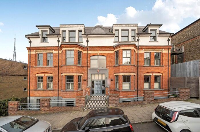 1 Bedroom Apartment For Sale In Jasper Road, London, SE19
