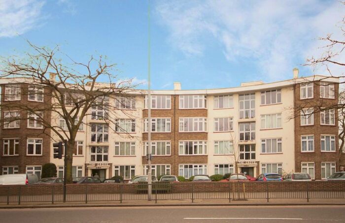 1 Bedroom Flat To Rent In The Grove, St. Margarets Road, St Margarets, Twickenham, TW1