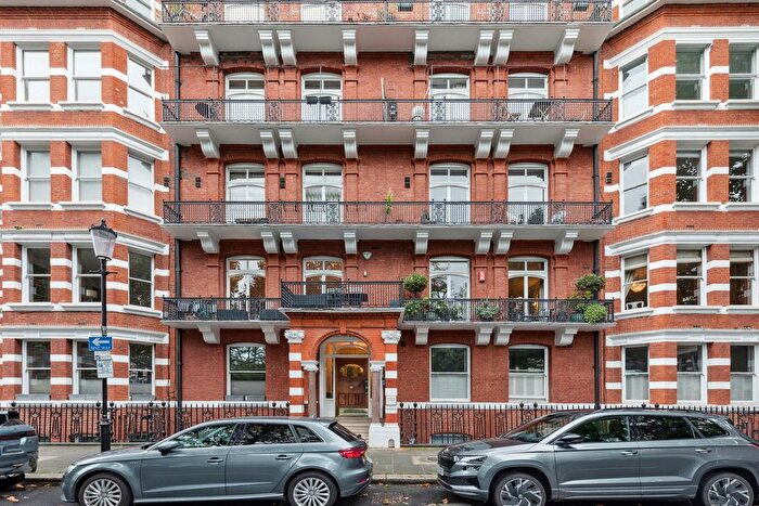 2 Bedroom Flat For Sale In Trebovir Road, London, SW5