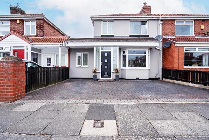 3 Bedroom Semi-Detached House For Sale In Tynedale Avenue, Wallsend, NE28
