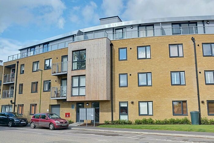 2 Bedroom Flat To Rent In Smeaton Court, Hertford, SG13