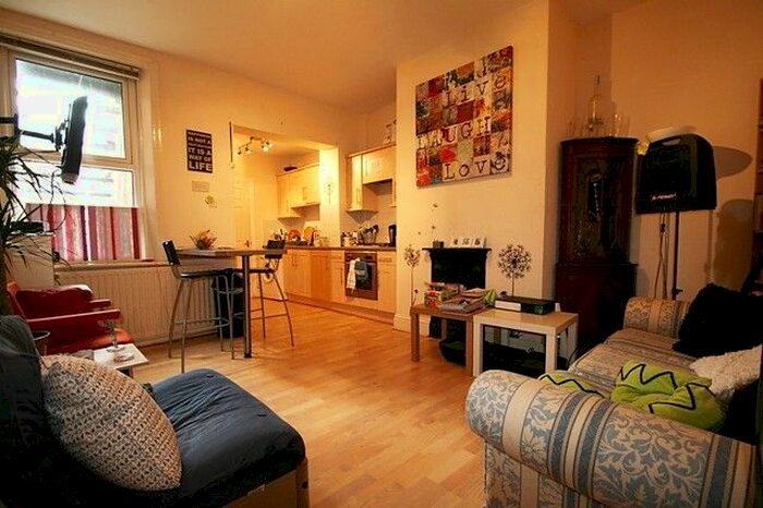 2 Bedroom Flat To Rent In Tosson Terrace, Heaton, Newcastle Upon Tyne, NE6