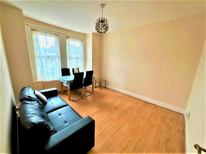 2 Bedroom Maisonette To Rent In Pevensey Road, Tooting Broadway, London, SW17