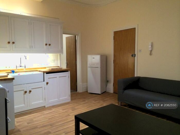 1 Bedroom Flat To Rent In Abbotsford Avenue, London, N15