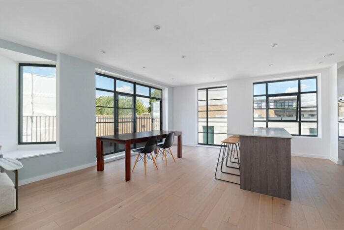 3 Bedroom Apartment To Rent In Osborn Street London, E1