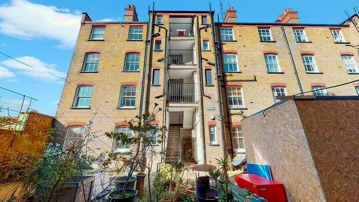 2 Bedroom Apartment To Rent In Welwyn Street, Bethnal Green, E2