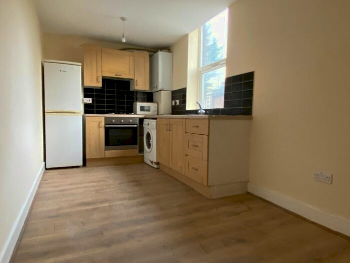 2 Bedroom Flat To Rent In Amersham Road, London, SE14