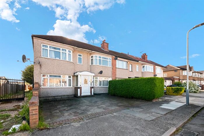 5 Bedroom End Of Terrace House For Sale In Flamborough Road, Ruislip, HA4